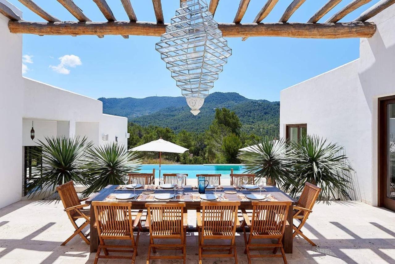 Vista De Muntanya Luxury Villa: Exclusive Beachside Retreat *